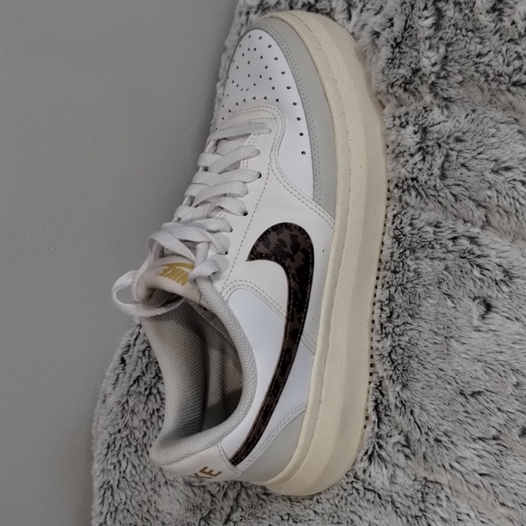 Nike women's sneakers - Picture 1 of 4